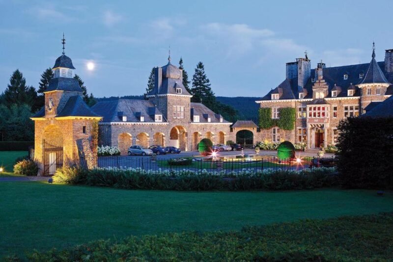 manoir de lebioles outside evening