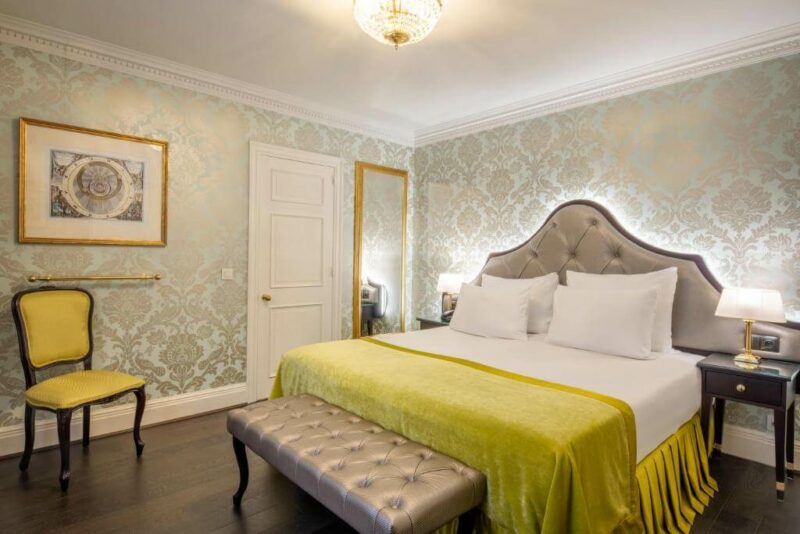 stanhope hotel by thon hotels queen bed